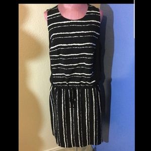 Vince Camuto Dresses - Vince Camuto Black White Striped Waist Vince Camuto Dresses - Vince Camuto Black White Striped Waist